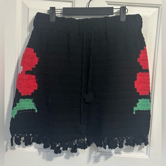 NWT CeliaB Genie Crochet Shorts. Size Large. - Picture 2 of 6